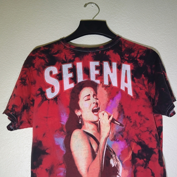 Selena Quintanilla Tie Dye Graphic T-Shirt Red Black | Official Merch | Size M - Picture 7 of 13
